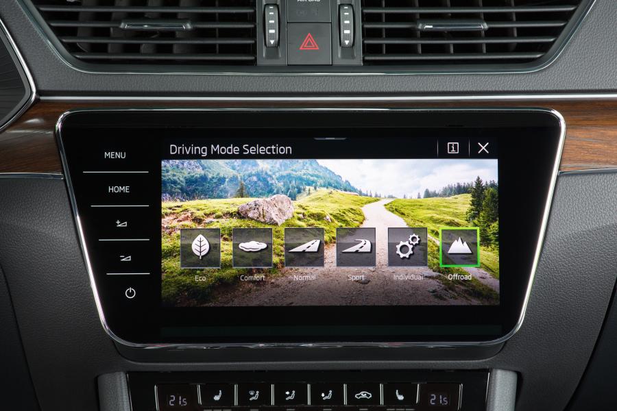 Детали интерьера Skoda Superb Scout 2019 года  (WW) (фото 67 из 72)